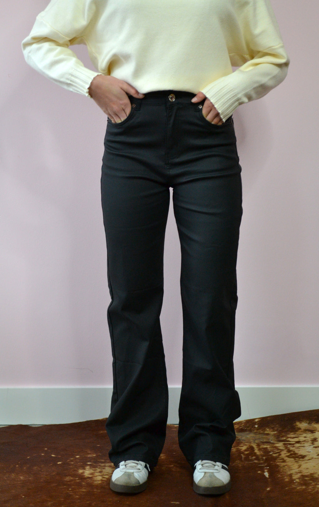 Straight leg broek met coating