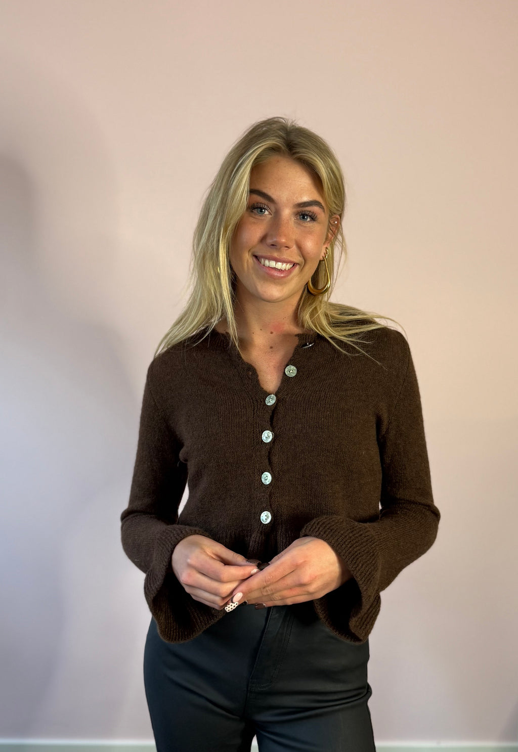 Zachte bruine vest met mouwtjes